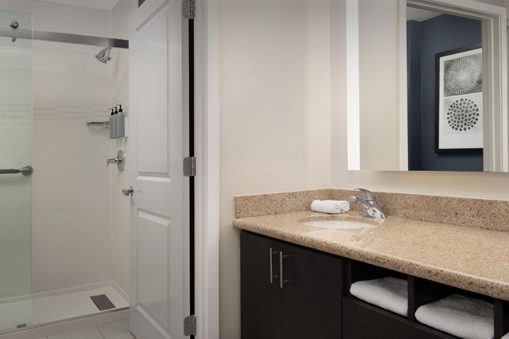 Residence Inn By Marriott Greensboro Airport Bagian luar foto