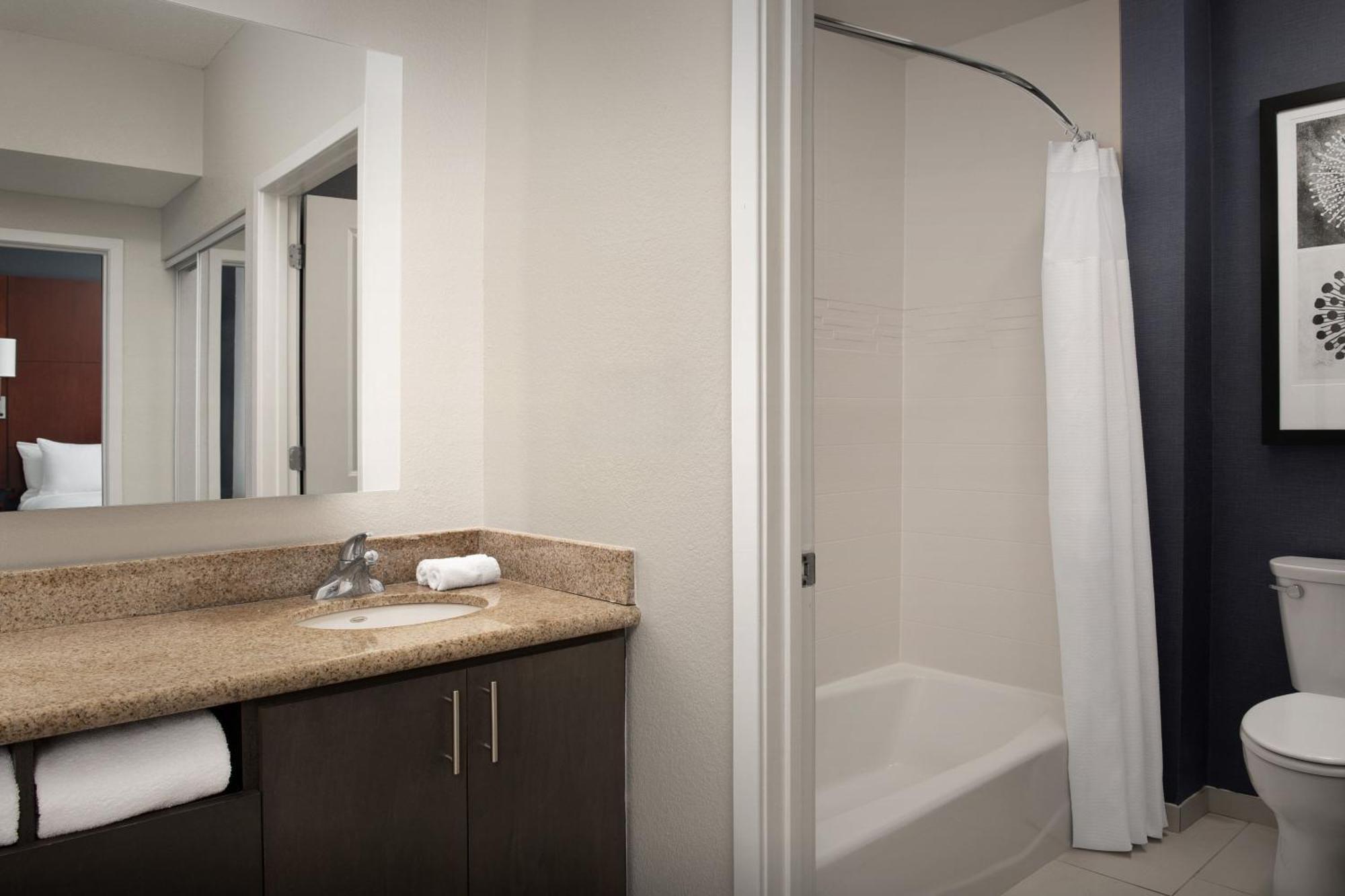 Residence Inn By Marriott Greensboro Airport Bagian luar foto