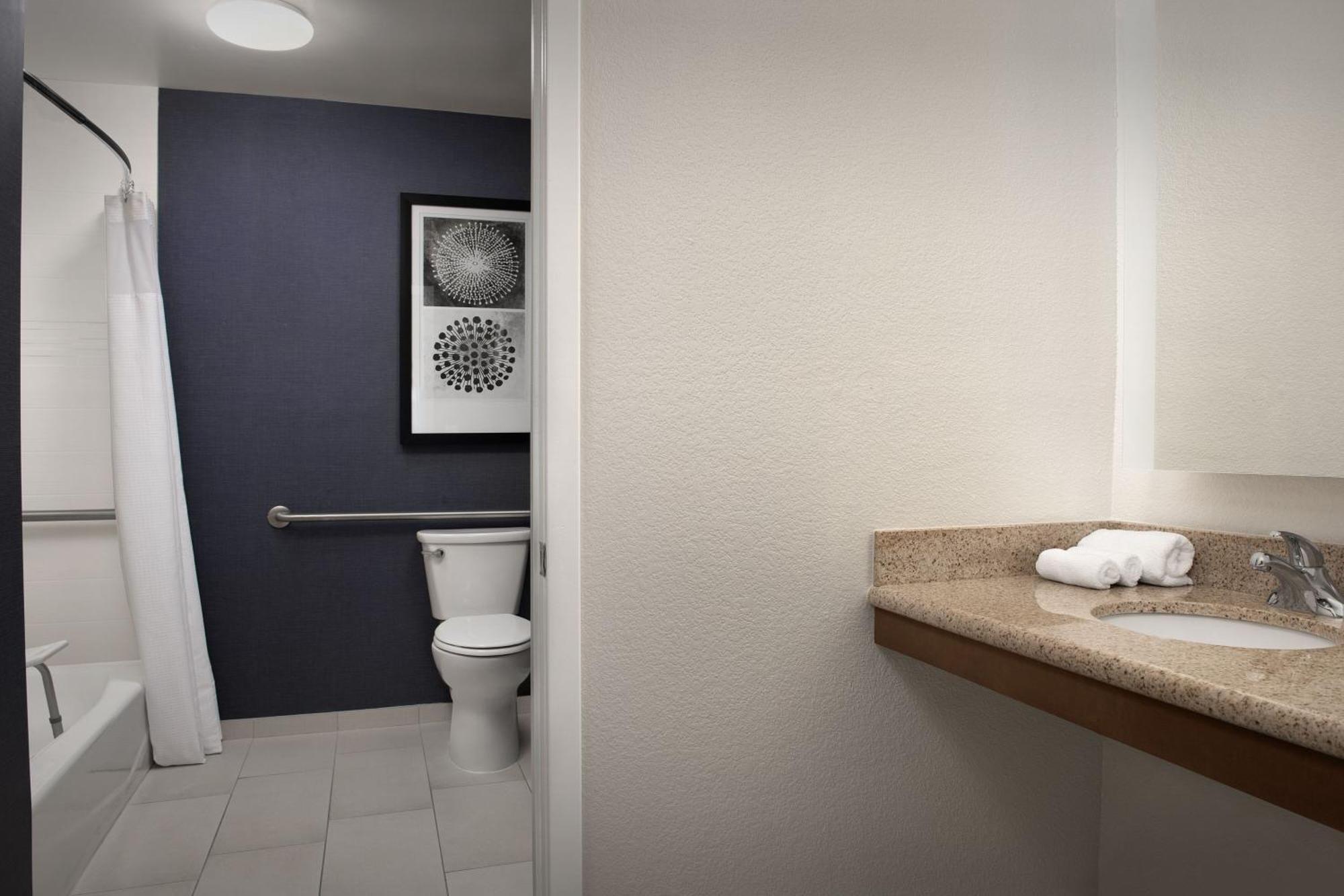 Residence Inn By Marriott Greensboro Airport Bagian luar foto