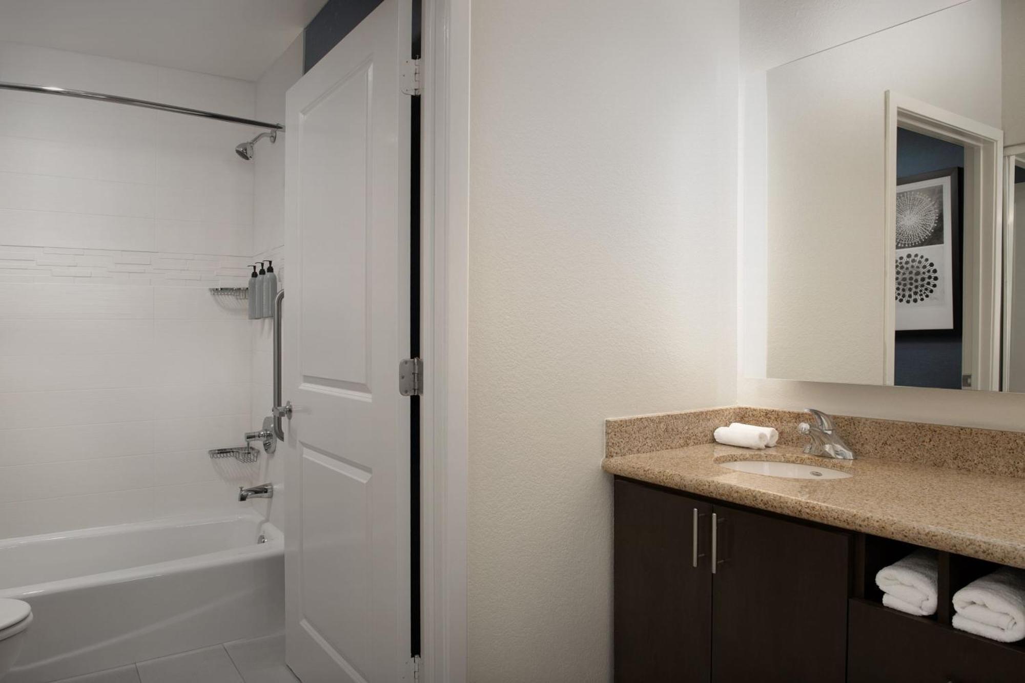Residence Inn By Marriott Greensboro Airport Bagian luar foto